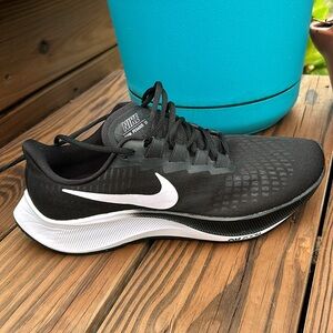 Women’s Nike Pegasus 37 size 9